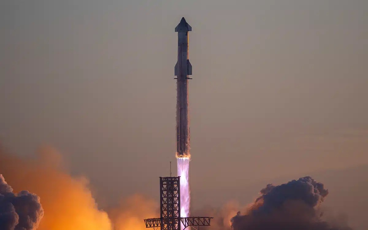 SpaceX Starship achieves groundbreaking ocean landing