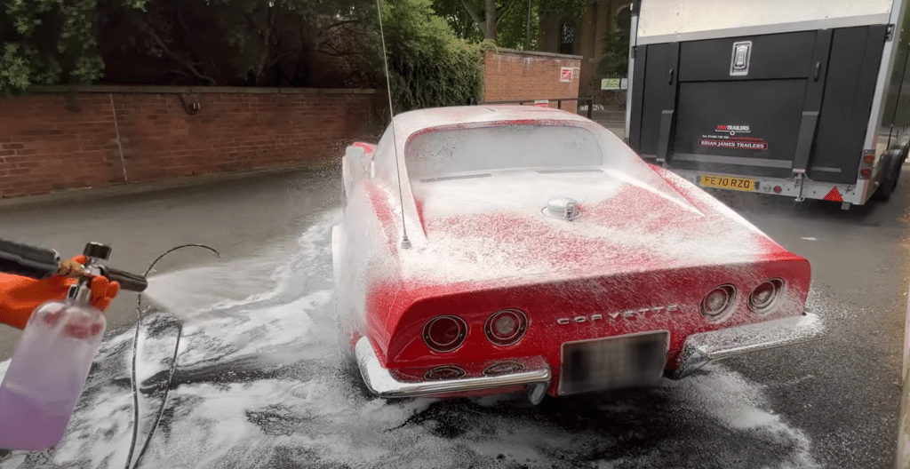 stunning and rare London-based Corvette Stingray had a satisfying detailing job