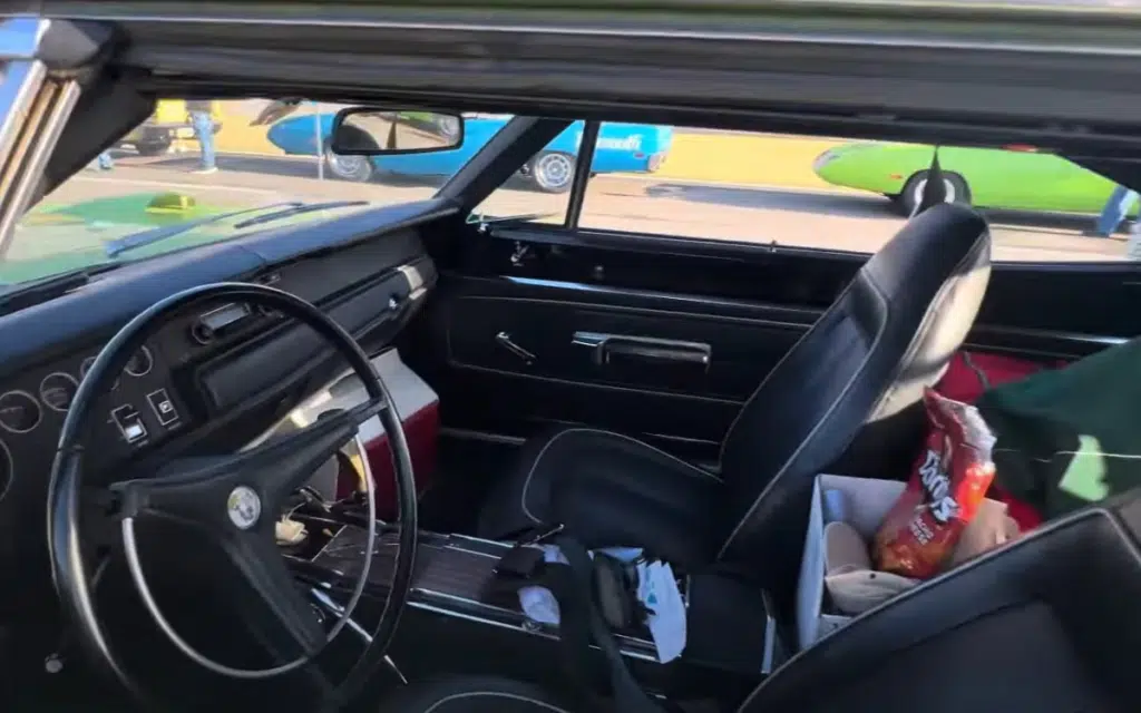 1970 Plymouth Superbird spotted in Alabama has an interior in just outstanding condition