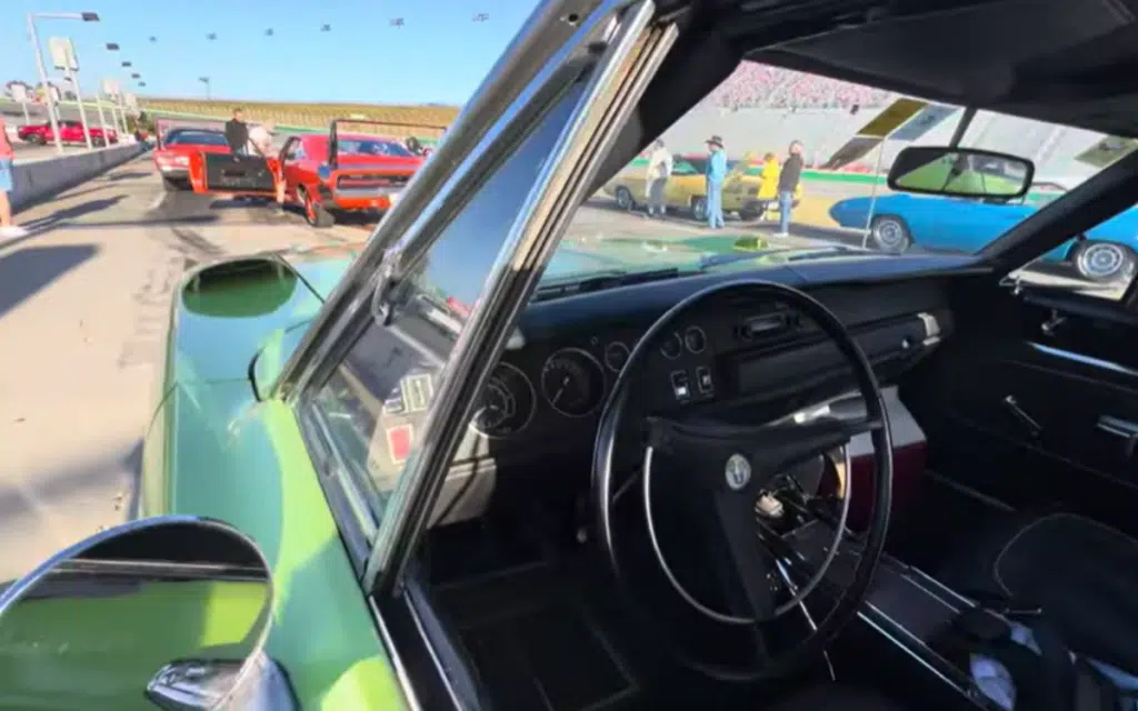 1970 Plymouth Superbird spotted in Alabama has an interior in just outstanding condition