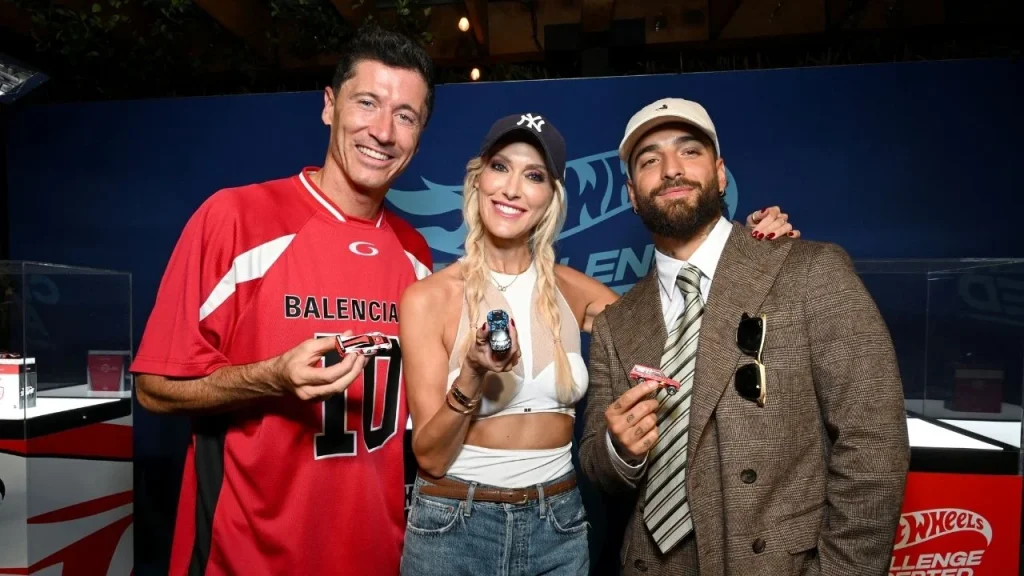 Supercar Blondie unboxes her own 'Lucy' Lamborghini Hot Wheels car with it now up for sale for everyone