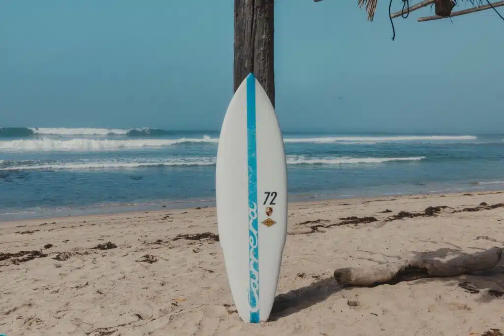 Porsche has joined forces with California-based Almond Surfboards to launch this limited edition surfboard inspired by the 1972 Porsche 911 Carrera RS 2.7
