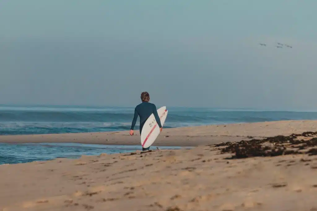 Porsche has joined forces with California-based Almond Surfboards to launch this limited edition surfboard inspired by the 1972 Porsche 911 Carrera RS 2.7