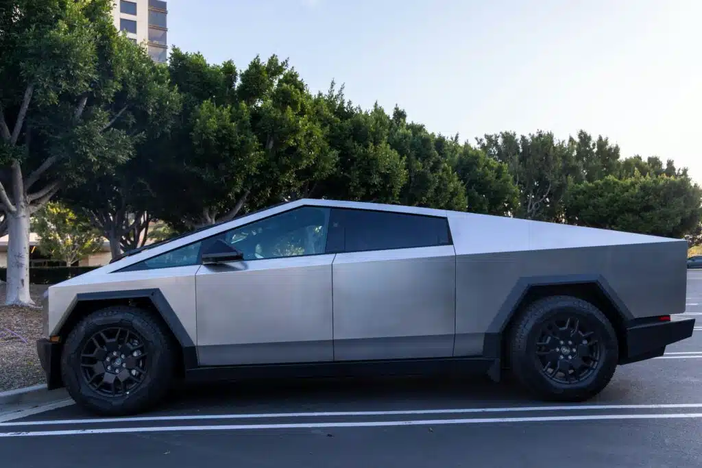 Arizona Cybertruck owner surprised after minor repair, but Tesla makes it right