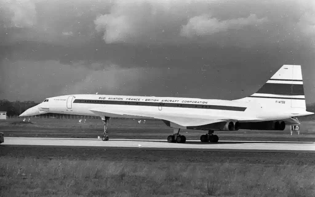 From Concorde’s first flight to the Boeing 777X’s jaw-dropping vertical climbs, here are 15 plane take offs so incredible they’ll take your breath away