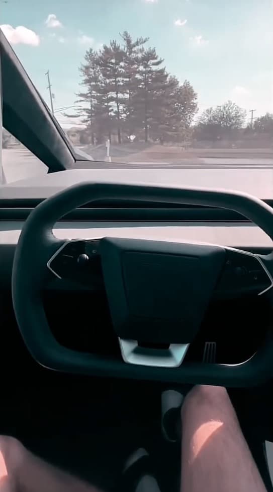 Tesla Cybertruck steering wheel