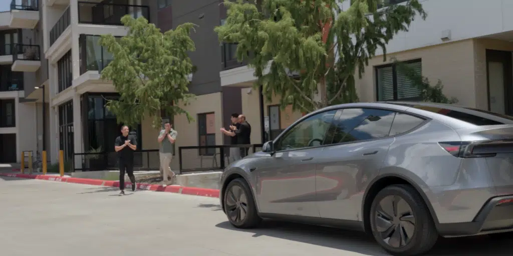 People spot awkward detail in video of Tesla's first fully autonomous home delivery