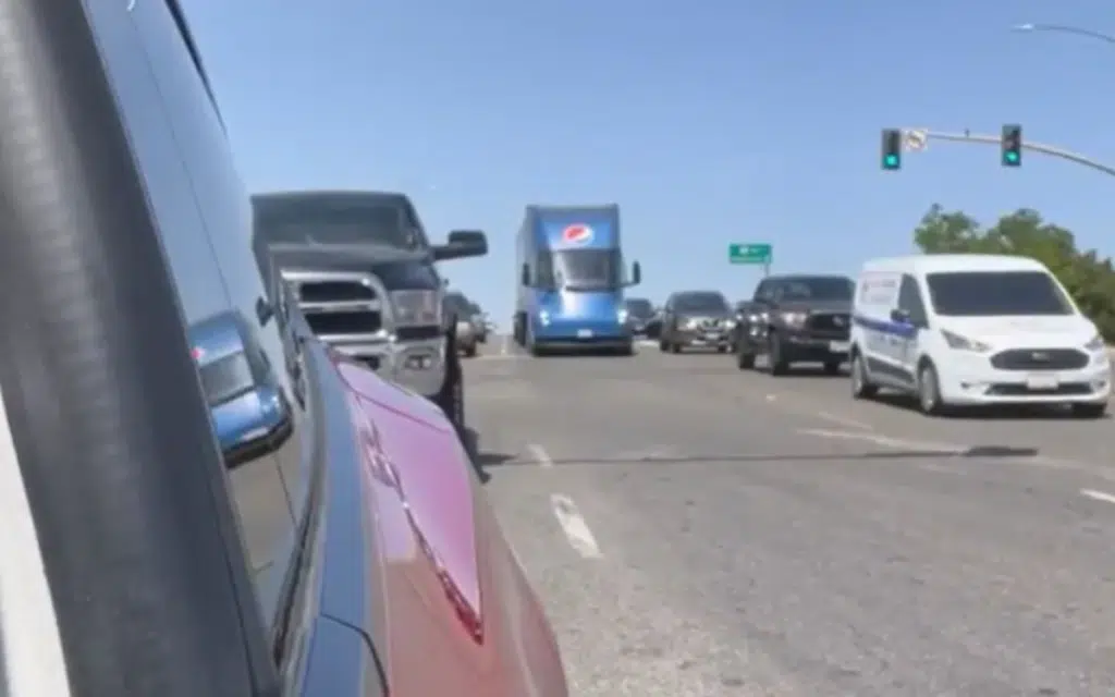 A Tesla Semi moving through traffic demonstrated how fast they are