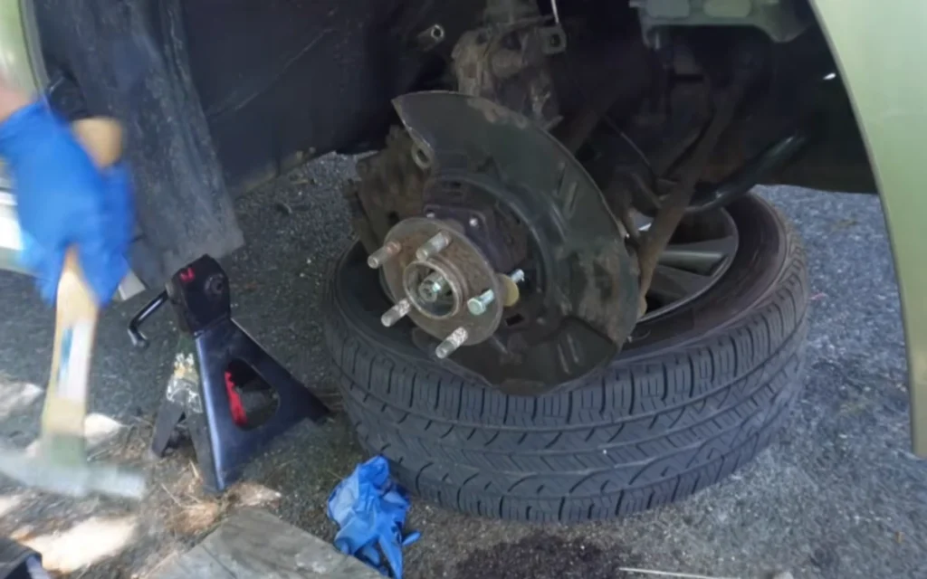 Flipping cars when you don't own a dealership might sound like a long shot, but one American man proved that it could pay off bigtime.