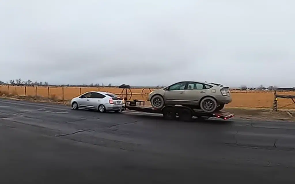 Man showed how impressive his Toyota Prius can be by having it tow 5,000lbs