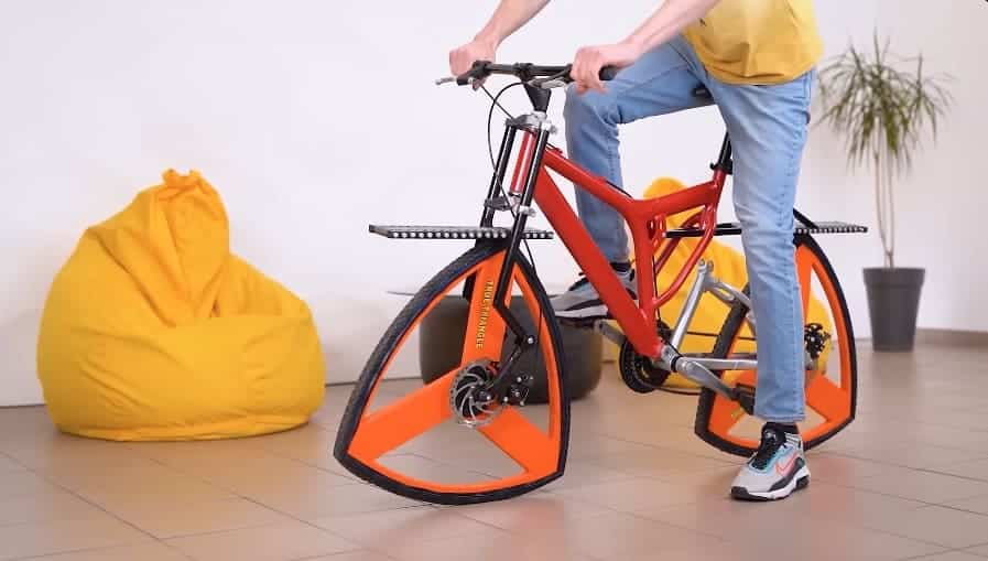 Bicycle with triangle wheels 