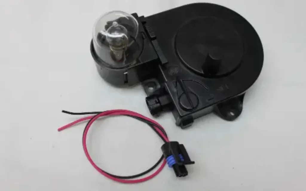 The retractable Chevrolet Trouble Light was the original flashlight hack, giving ’80s and ’90s trucks a built-in lamp decades before smartphones