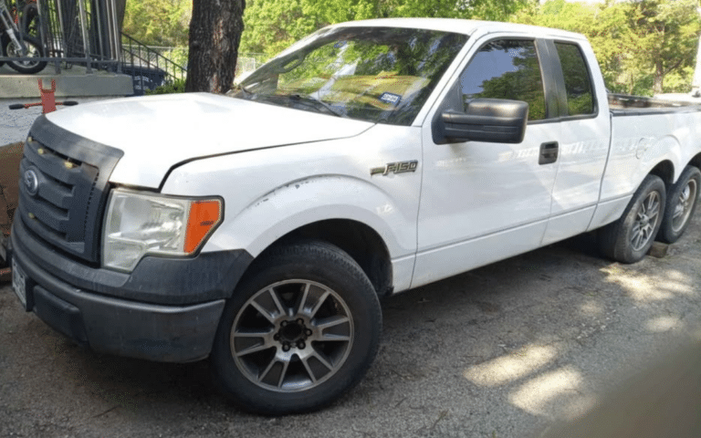 Owner of this 2010 Ford F-150 turned it into a six-wheeler