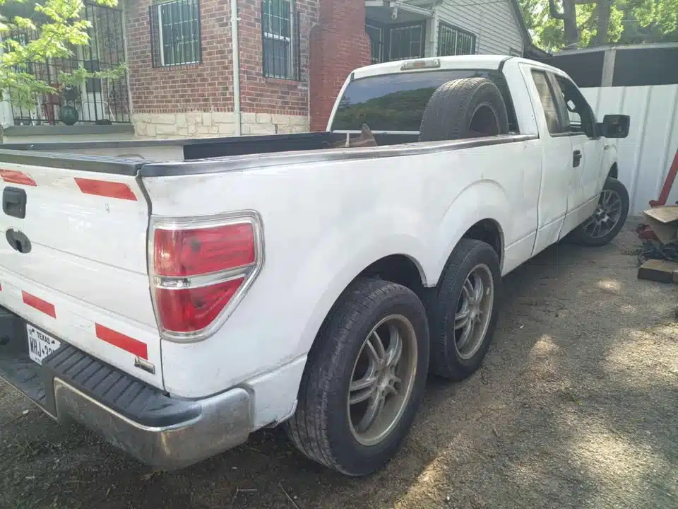 Owner of this 2010 Ford F-150 turned it into a six-wheeler