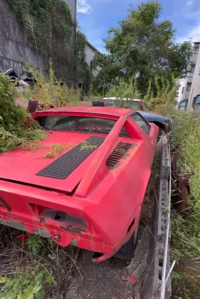 Urban explorer hits the jackpot uncovering a forgotten Bugatti and Maserati left to decay