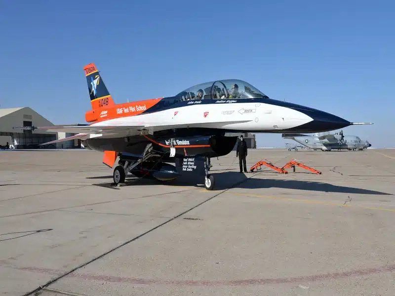 VISTA X-62A AI fighter jet