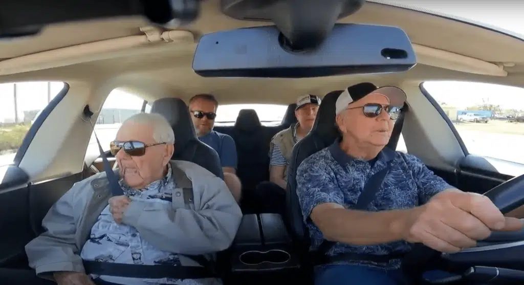 Wholesome video show 101-year-old veteran driving in a Tesla