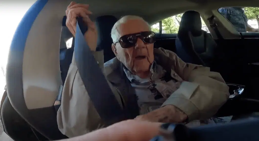 Wholesome video show 101-year-old veteran driving in a Tesla