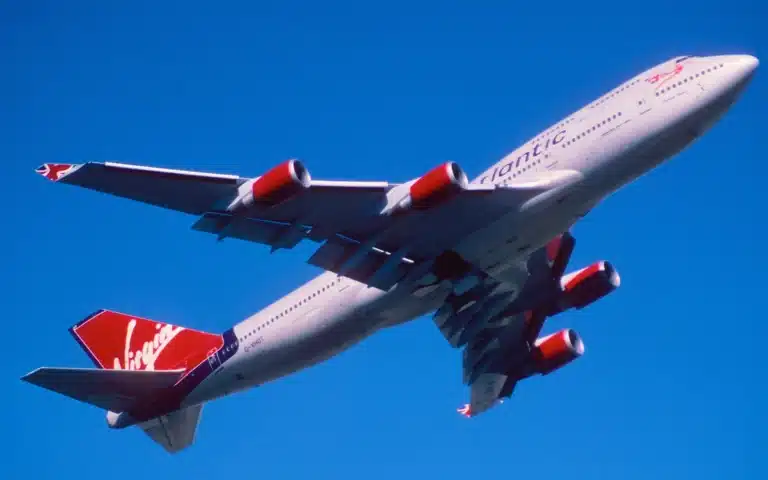 virgin atlantic boeing 747 wing wave maneuver