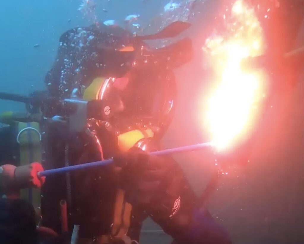 Dangerous jobs - underwater welding