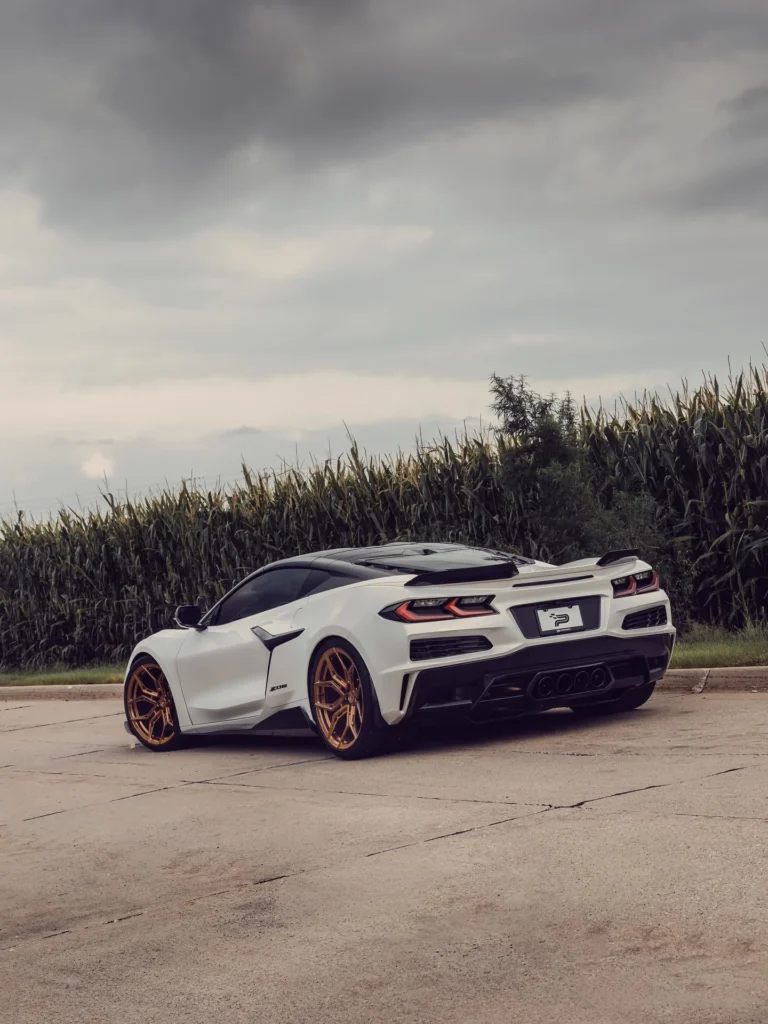 Corvette Z06 in dual-tone white and black gets a bold bronze upgrade