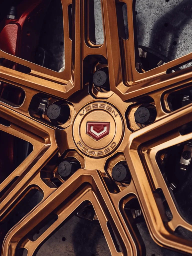 Corvette Z06 in dual-tone white and black gets a bold bronze upgrade