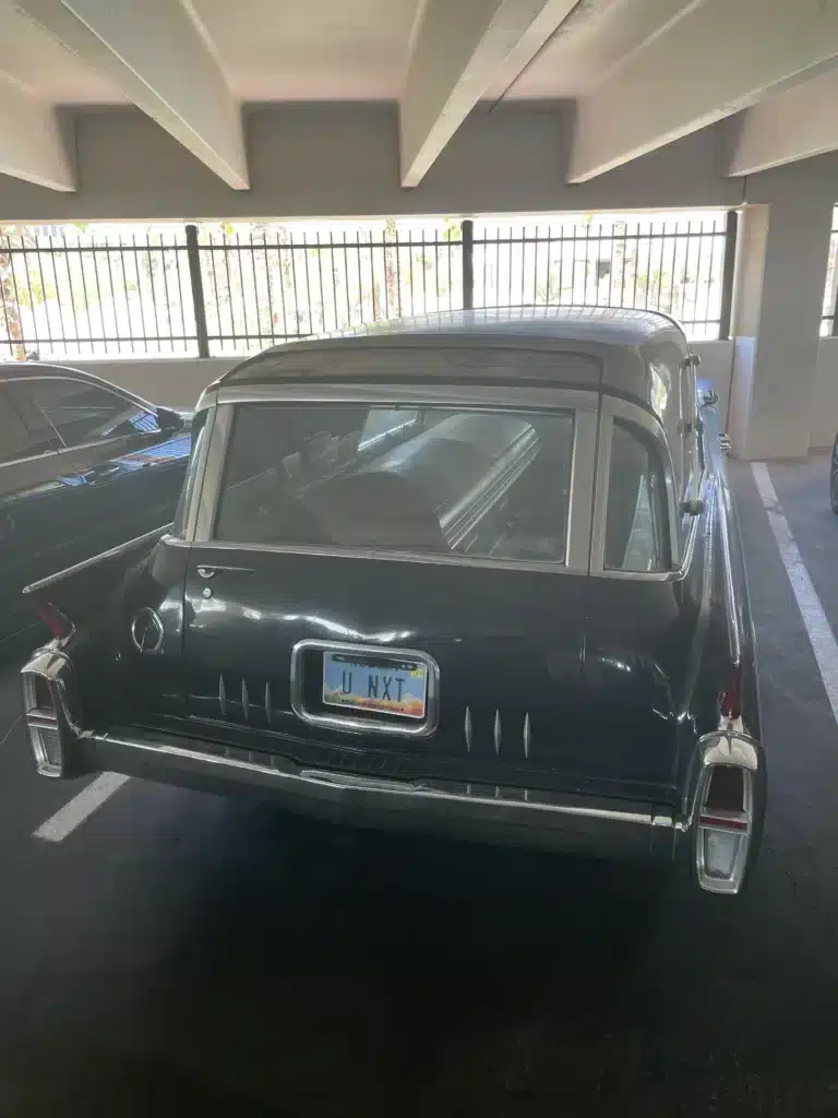 Gymgoer spots car at his gym with a coffin in the back and a very ominous license plate