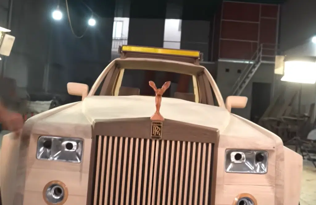 Man makes Rolls-Royce out of wood