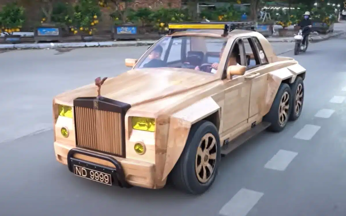 Dad spent 120 days building a 6-wheel Rolls-Royce for his son