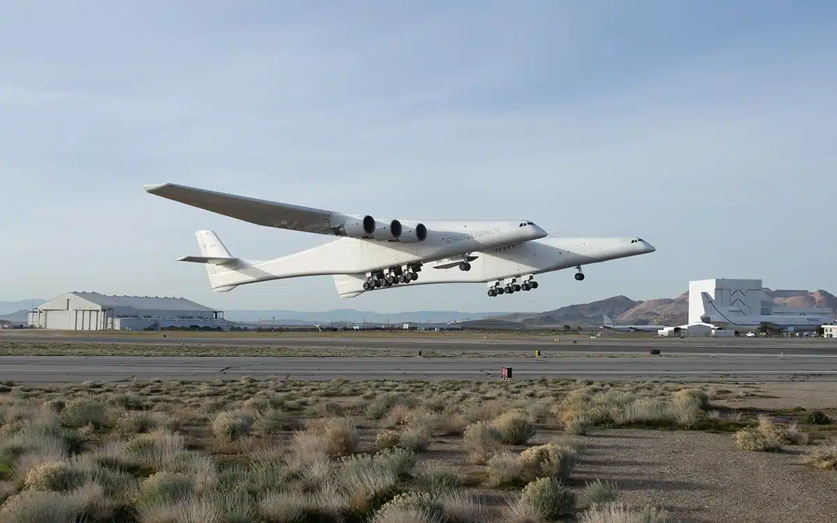 The world’s biggest airplane has 6 Boeing 747 engines