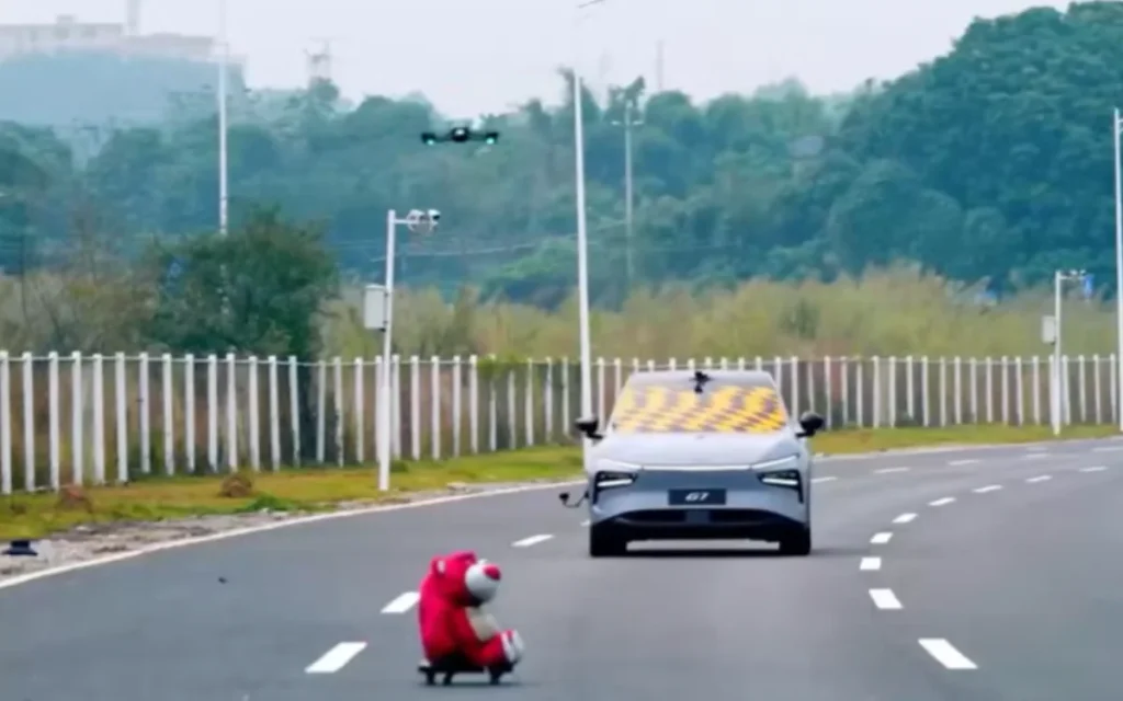 Xpeng G7 EV shows off its incredible tech by driving 'blind' in four extreme scenarios