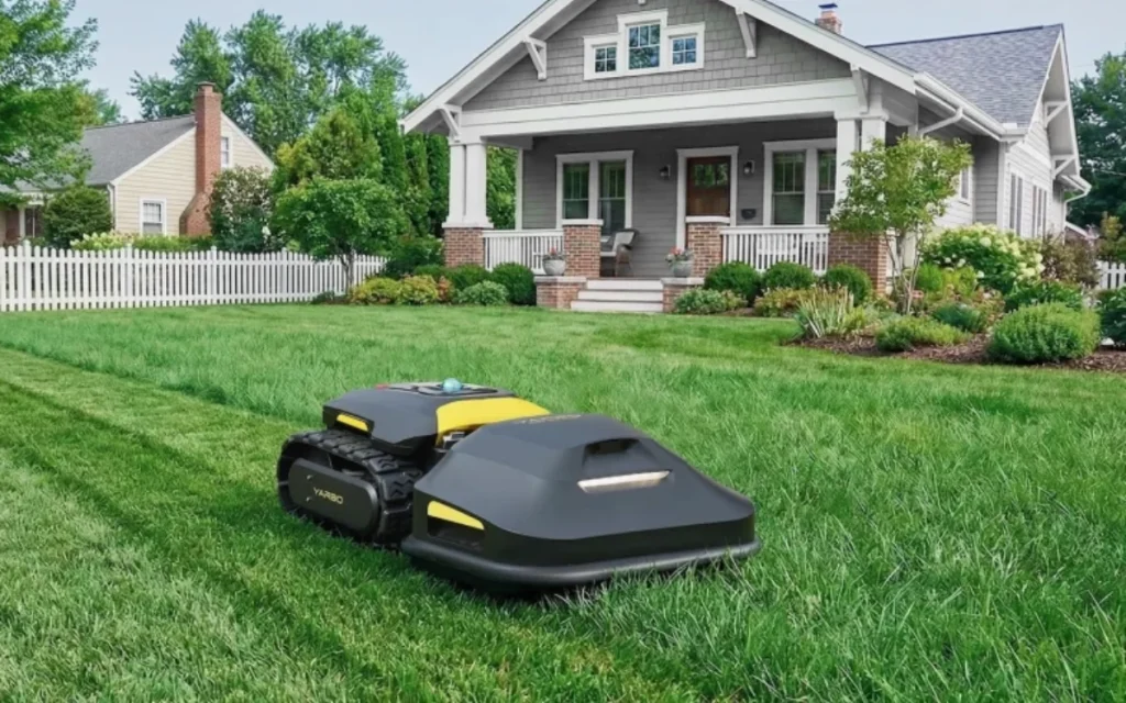 This small modular robot is on-hand to help out around the garden, tackling everything from plowing snow to cutting grass
