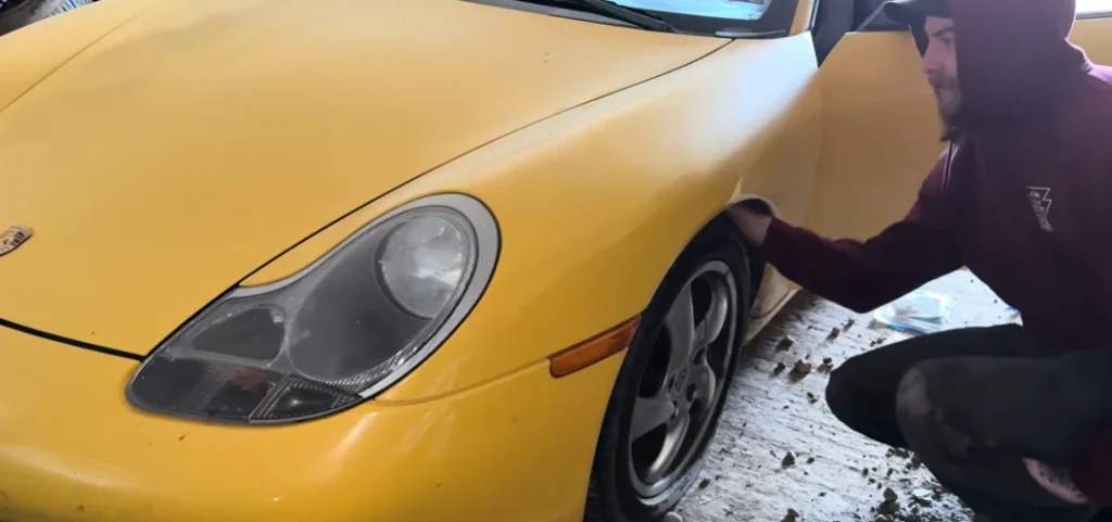 Woman enters a collapsing barn and finds an incredible Ferrari and Porsche surprise inside