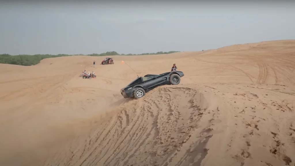 Amazing footage shows off-roading Corvette in sand dunes