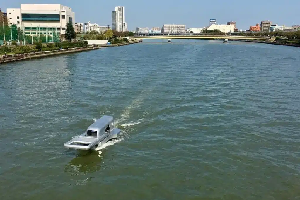 Zipper boat Japan Tokyo
