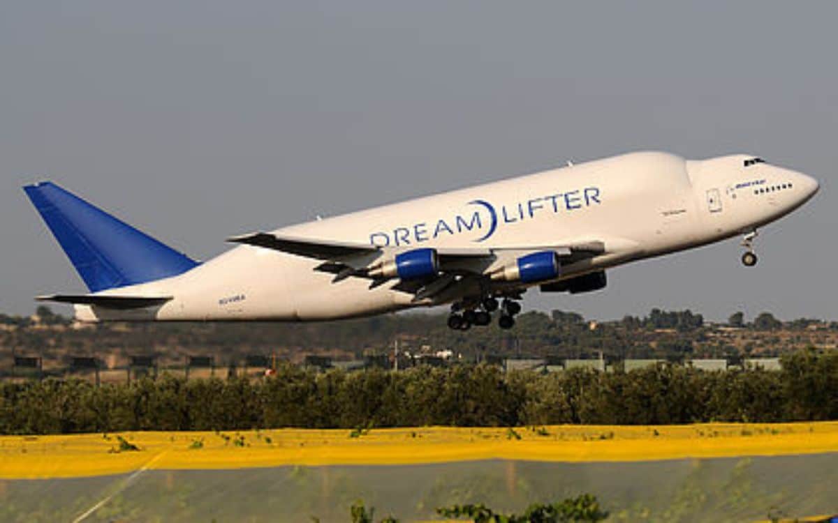The Boeing Dreamlifter is so big people are questioning the physics of take off